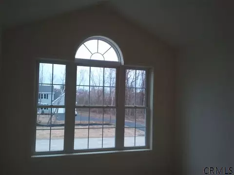 9 Ridgewood Dr, Halfmoon, NY 12118 photo 1