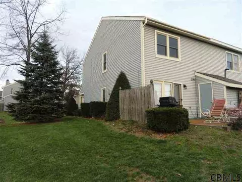 3 Putnam Ct, Clifton Park, NY 12065 photo 4
