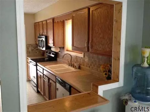 71 Cooks Ct, Waterford, NY 12188 photo 3