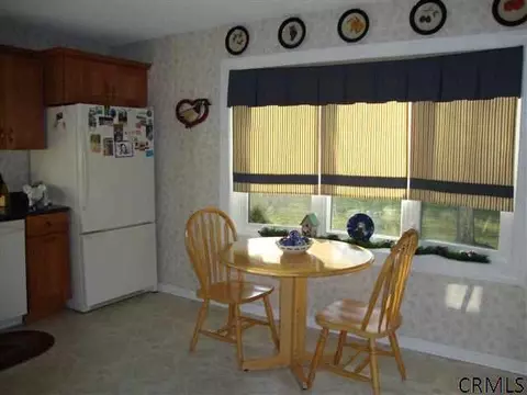 17 York Rd, Glenmont, NY 12077 photo 3