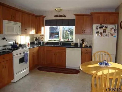 17 York Rd, Glenmont, NY 12077 photo 4