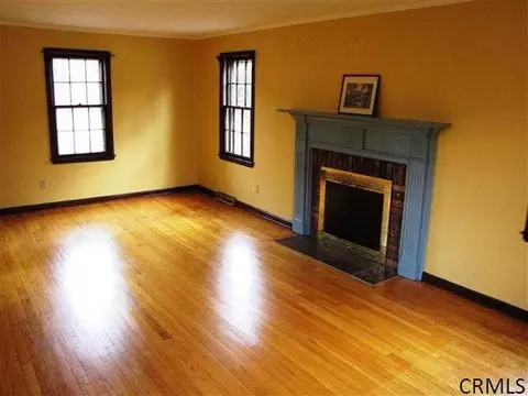 40 E Bayberry Rd, Glenmont, NY 12077 photo 3