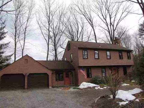 40 E Bayberry Rd, Glenmont, NY 12077 photo 2