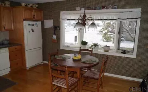 17 Standish Dr, Glenmont, NY 12077 photo 8