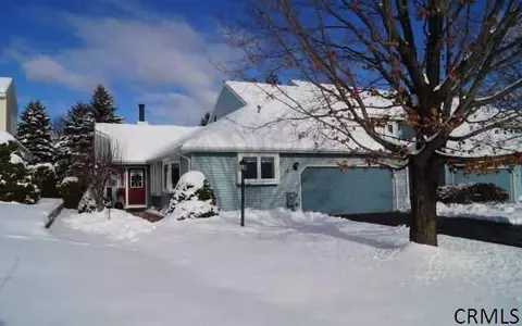 17 Standish Dr, Glenmont, NY 12077 photo 1