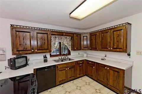 482 Weast Rd, Schenectady, NY 12306 photo 6