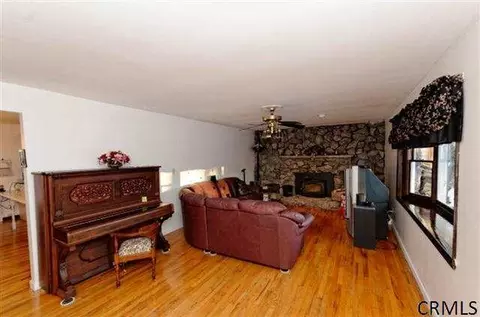 482 Weast Rd, Schenectady, NY 12306 photo 2
