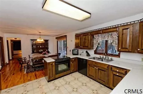 482 Weast Rd, Schenectady, NY 12306 photo 5