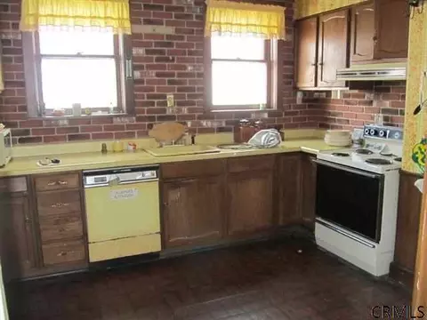 51 Spruce St, Schenectady, NY 12304 photo 4