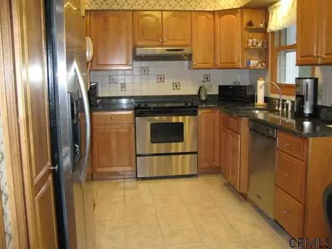 4 Anchor Dr, Waterford, NY 12188 photo 2