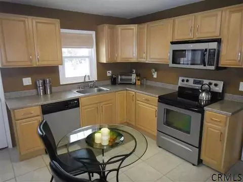 72 Werner Rd, Clifton Park, NY 12065 photo 2