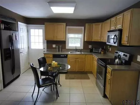 72 Werner Rd, Clifton Park, NY 12065 photo 3