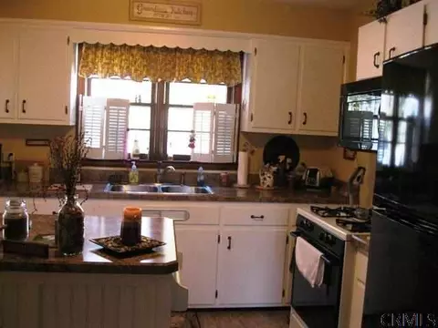 39 Hackett St, Selkirk, NY 12158 photo 6