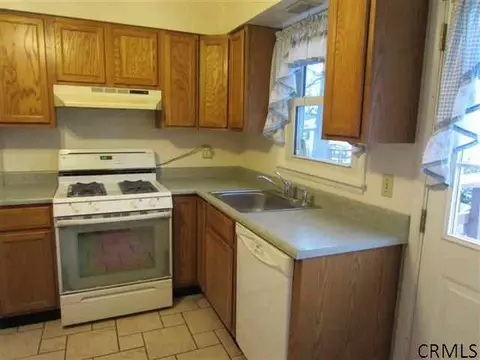 261 Hillcrest Ave, Schenectady, NY 12304 photo 9