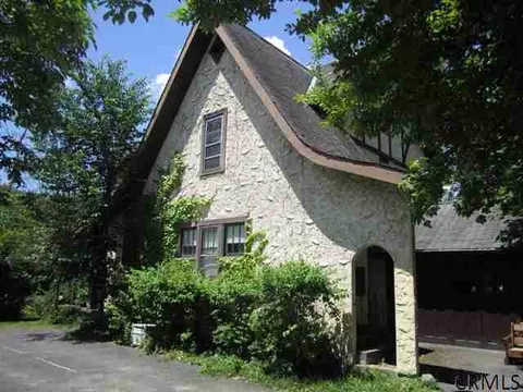 17 Rosa Rd, Schenectady, NY 12308 photo 2