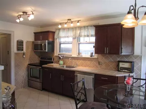 17 Rosa Rd, Schenectady, NY 12308 photo 8
