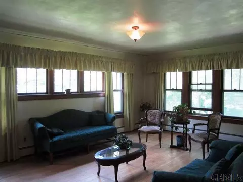 17 Rosa Rd, Schenectady, NY 12308 photo 5