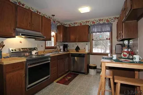 67 Crooked St, Schenectady, NY 12302 photo 4