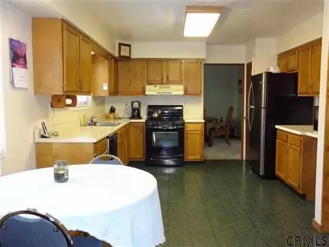52 Jefferson Rd, Glenmont, NY 12077 photo 3