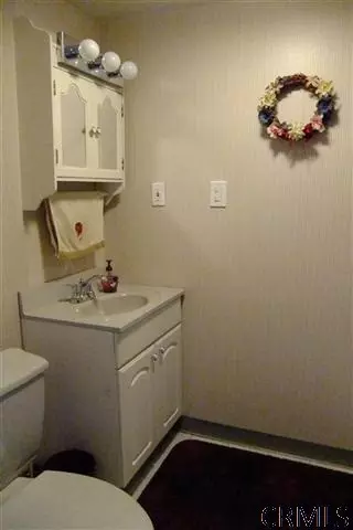 52 Jefferson Rd, Glenmont, NY 12077 photo 9