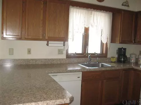 14 Timber Ln, Glenmont, NY 12077 photo 3