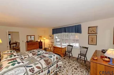 4024 Windsor Dr, Schenectady, NY 12309 photo 11