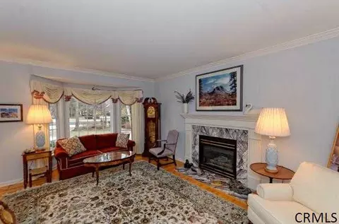 4024 Windsor Dr, Schenectady, NY 12309 photo 4