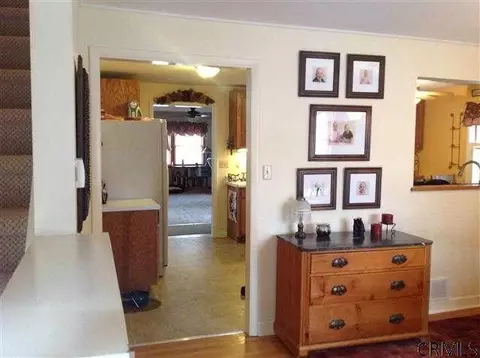 97 B Elsmere Ave, Delmar, NY 12054 photo 3