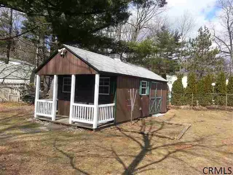 1 Windsor Dr, Clifton Park, NY 12065 photo 7