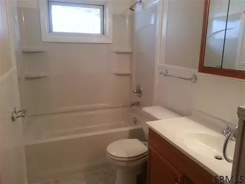 1 Windsor Dr, Clifton Park, NY 12065 photo 3