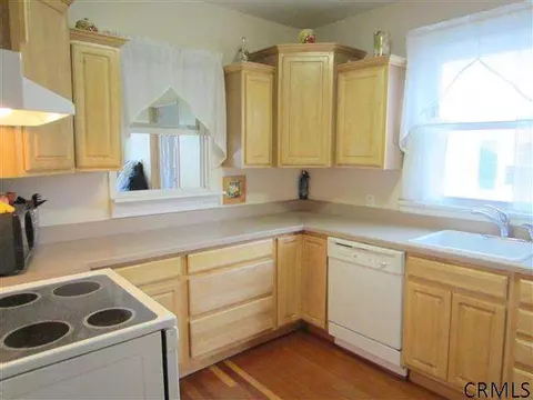 6 Euclid Ave, Delmar, NY 12054 photo 9