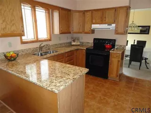 17 Wakefield Ct, Delmar, NY 12054 photo 2