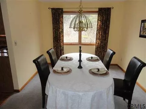 17 Wakefield Ct, Delmar, NY 12054 photo 4