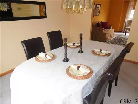 17 Wakefield Ct, Delmar, NY 12054 photo 5