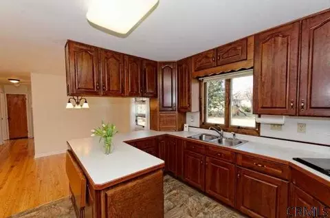 45 Stephens Ln, Schenectady, NY 12302 photo 3