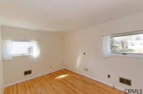45 Stephens Ln, Schenectady, NY 12302 photo 17