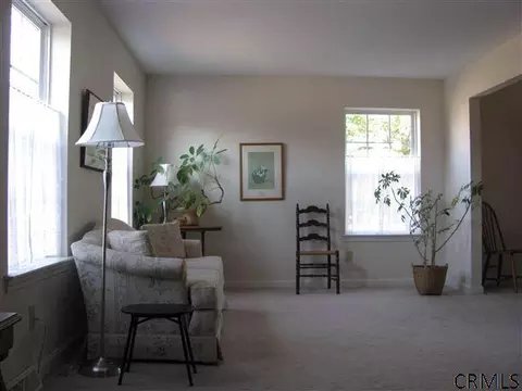 73 E Poplar Dr, Delmar, NY 12054 photo 4