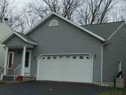 415 Chadwick Rd, Schenectady, NY 12304 photo 1