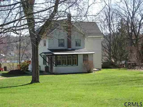 32 Upper Prospect St, Fonda, NY 12068 photo 2