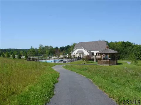 130 Sheldon Dr, Halfmoon, NY 12118 photo 4