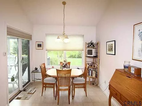 6 Dalton Ct, Delmar, NY 12054 photo 8