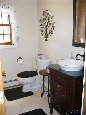 422 Deepkill Rd, Troy, NY 12182 photo 11