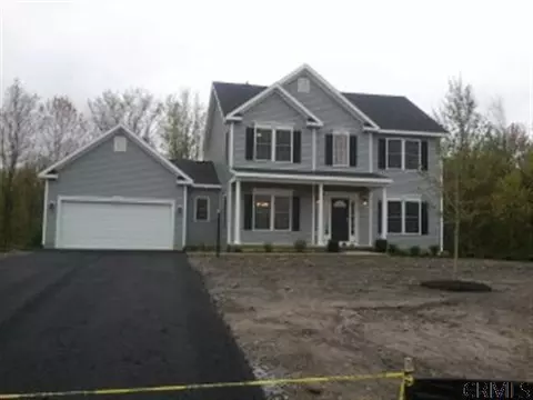13 Ridgewood Dr, Halfmoon, NY 12118 photo 1
