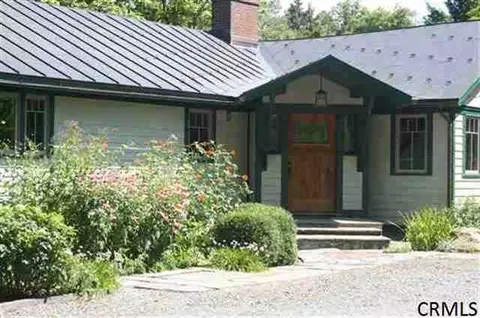 71 Simmons Rd, Glenmont, NY 12077 photo 2