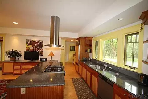 71 Simmons Rd, Glenmont, NY 12077 photo 6