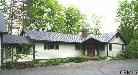71 Simmons Rd, Glenmont, NY 12077 photo 1