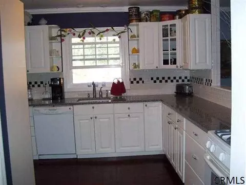 91 Willow St, Guilderland, NY 12084 photo 5