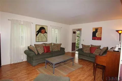 63 Manor Dr, Glenmont, NY 12077 photo 4