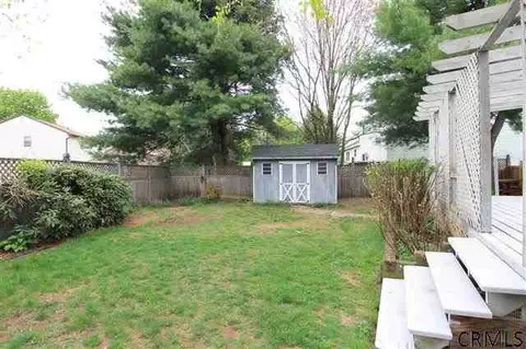 63 Manor Dr, Glenmont, NY 12077 photo 25