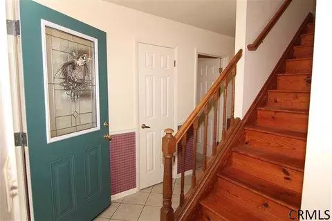 63 Manor Dr, Glenmont, NY 12077 photo 2